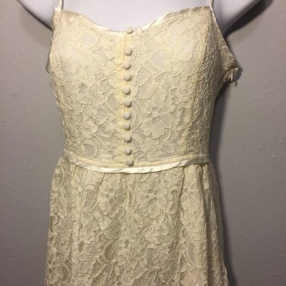 Forever 21 Ivory Lace Midi dress. Small Petite - Picture 4 of 7